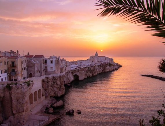 vieste al tramonto