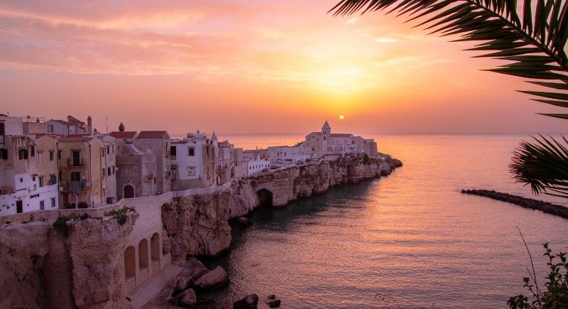 vieste al tramonto